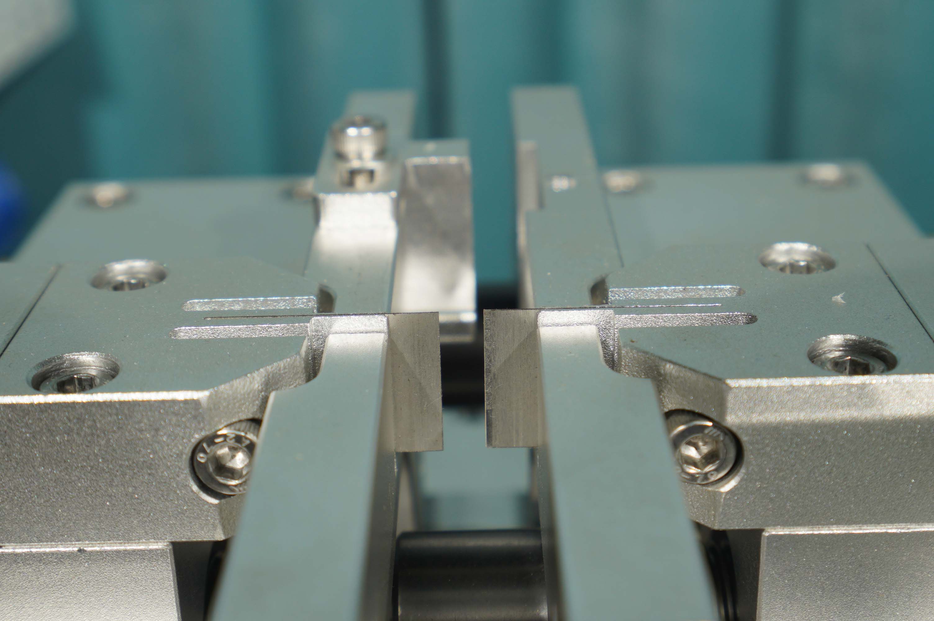 High Precise Good Quality Coplanar Double Notches Making Machine for Charpy IZOD Impact Specimens with CE 