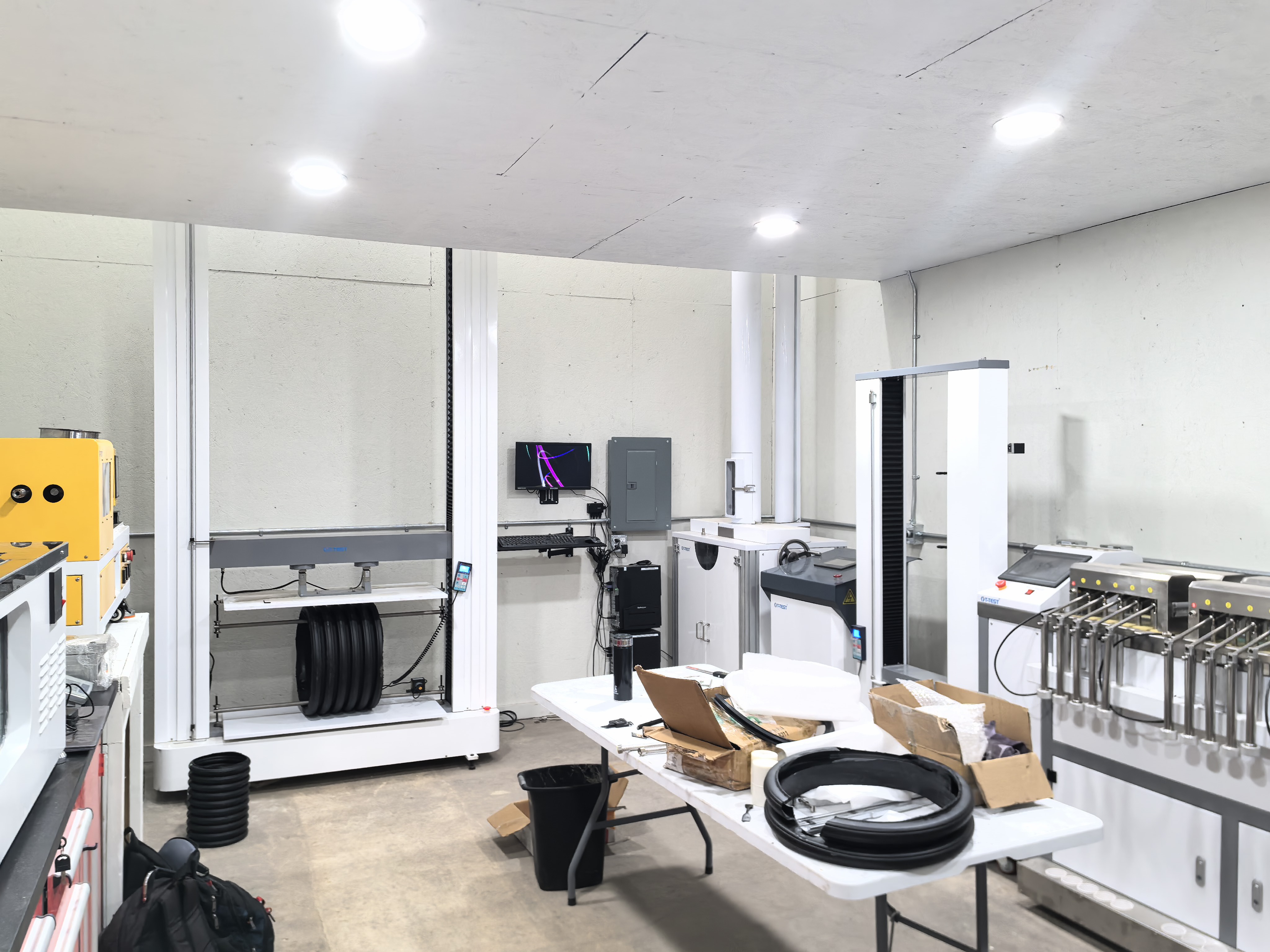 Complete plastic pipe testing laboratory setup