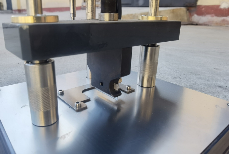 High precise Notch Making Device on HDPE pipes for NCLS( slow crack growth test) with CE 
