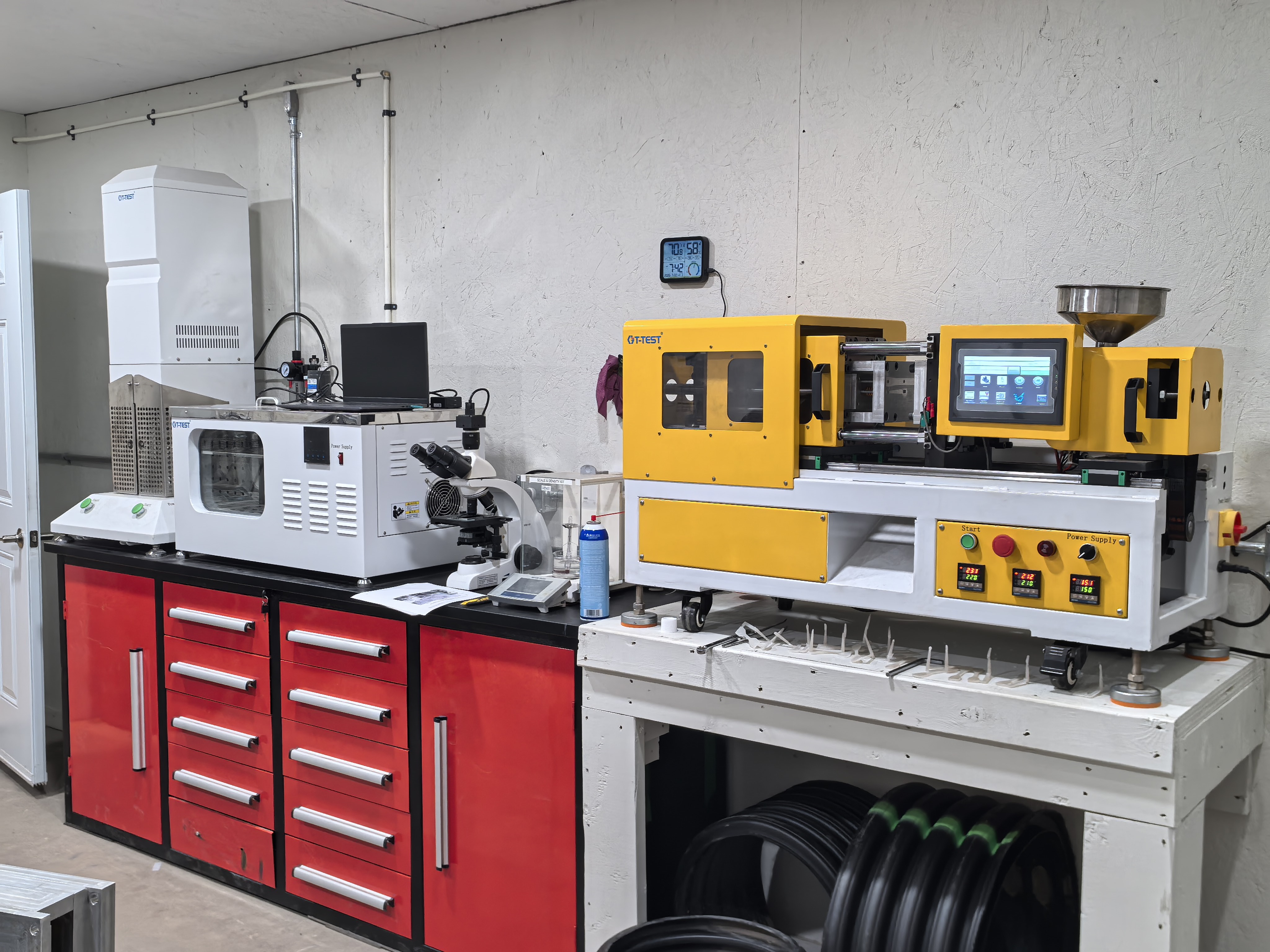 Laboratory equipment for corrugated pipe testing