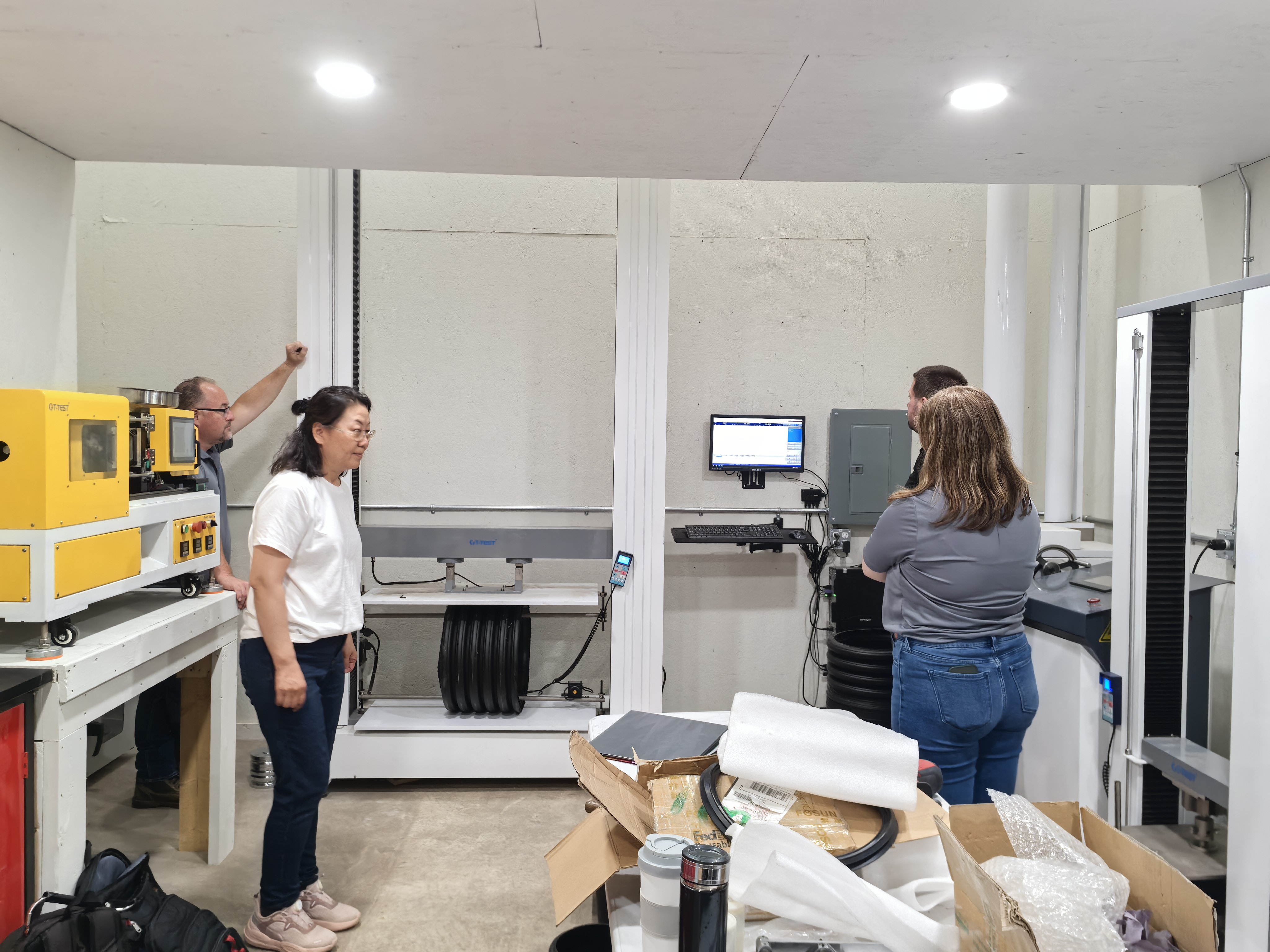 On-site laboratory equipment commissioning